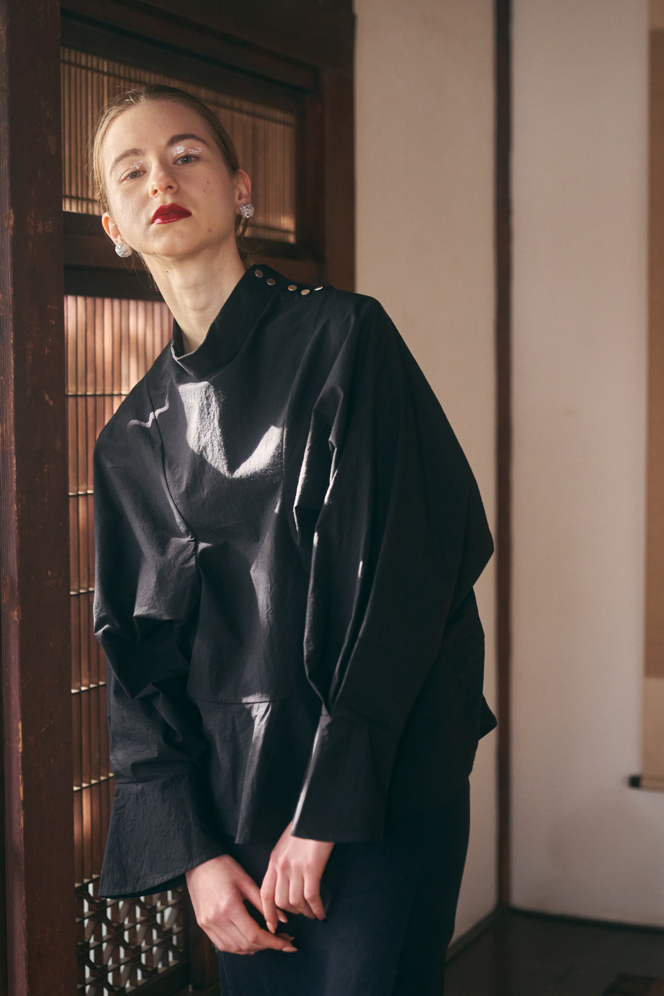 "oumi sarashi" blouse -black-