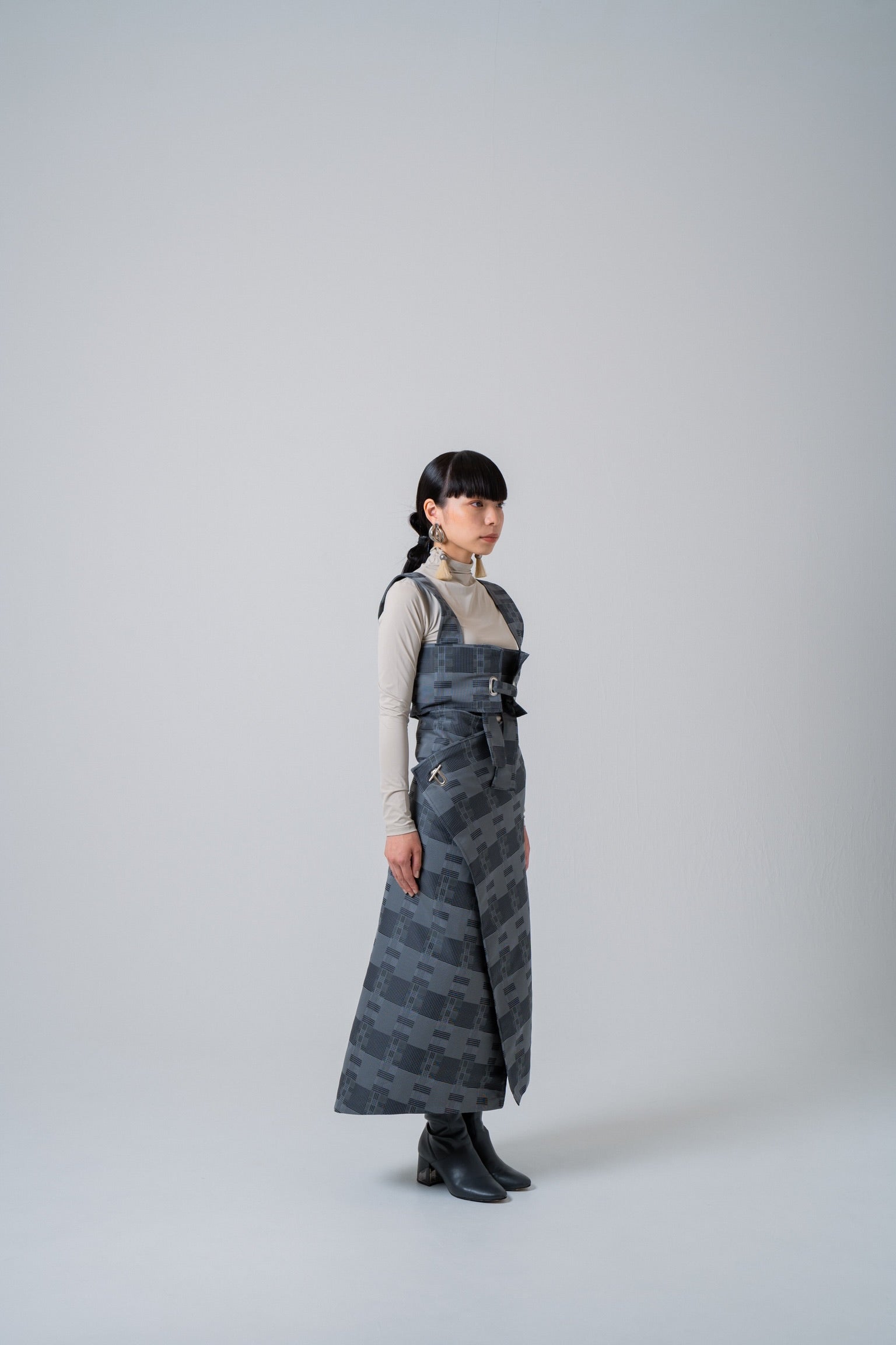 quatre check wrap skirt -black-